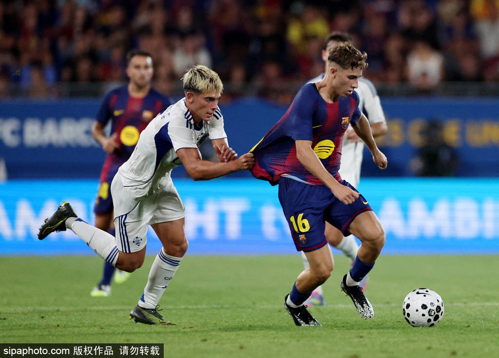 西甲首轮风波：巴萨争议进球引爆舆论，裁判成焦点